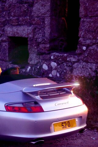 Porsche Carrera 4: A Timeless Classic Under the Stars 🌌🚗