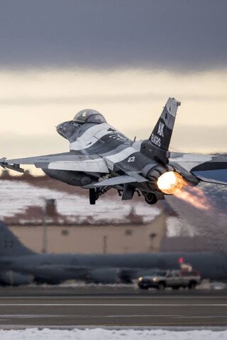 Ozcanates: The Sky's Fierce Guardian 🚀