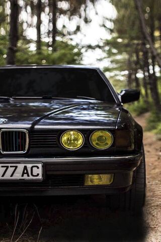 The Timeless Elegance of the BMW E34 🚗✨