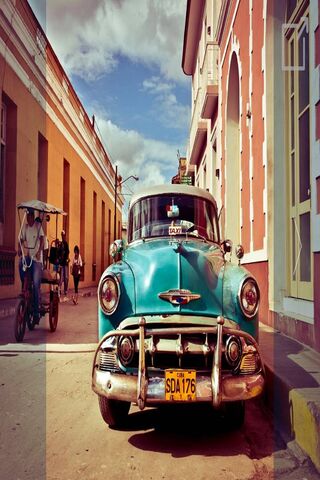 Classic Charm of Havana 🚗✨