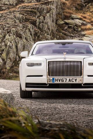 Elegance on Wheels: The Rolls-Royce Phantom