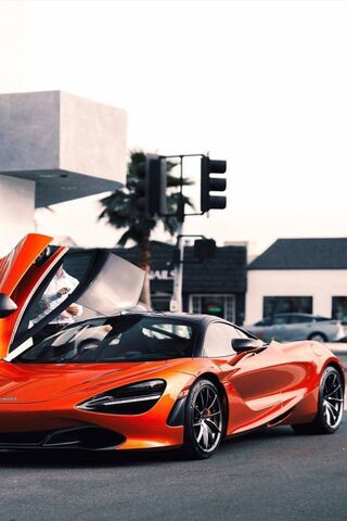 Sleek Elegance: The Curvy 720s 🚗✨