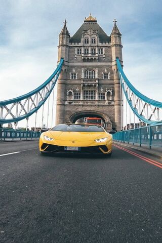Lamborghini: A Roaring Beauty at Tower Bridge 🚗✨