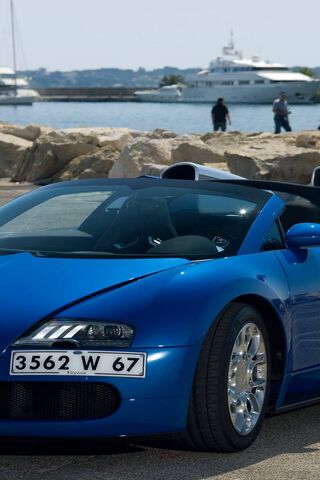 Cruising in Style: The Allure of Bugatti Blue 🚗💙