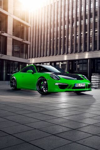 The Bold Beauty: Carrera 4S in Neon Green 🚗💚
