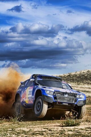 Thrill of the Dakar: Racing Through the Dust! 🏁🌍