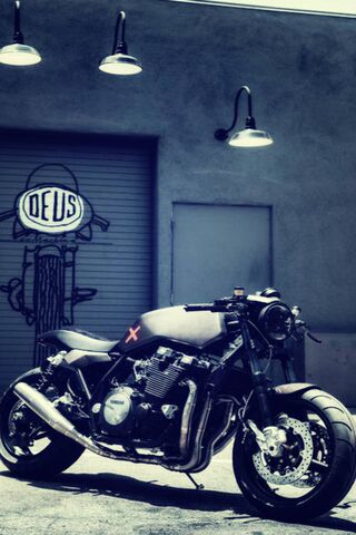 Revving Up the Retro: The Cafe Racer Experience 🏍️✨