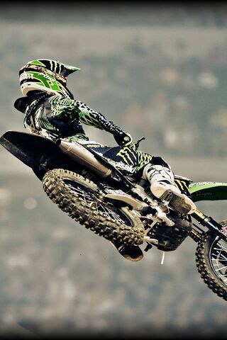 Soaring High: The Thrill of Dirtbike Stunts! 🏍️💨