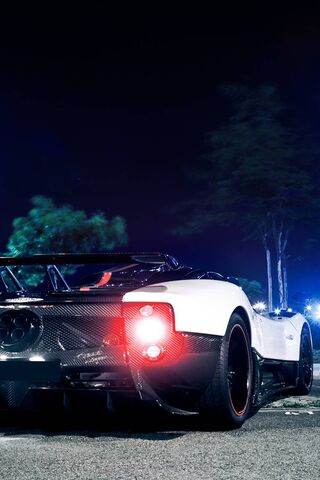 Zonda Light: A Nighttime Marvel