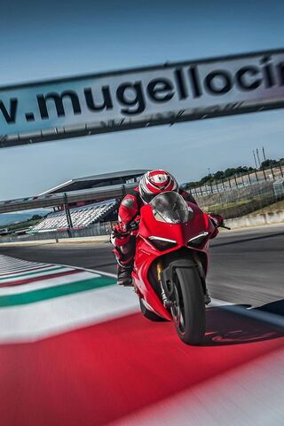 Ducati 4V: The Thrill of the Track 🏍️🔥