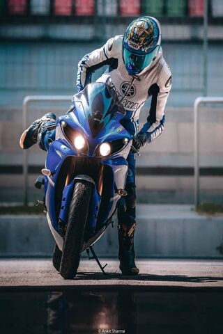 Rider's Thrill: The Art of Motorcycle Mastery 🏍️💨