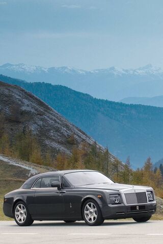 Elegance on Wheels: The Rolls-Royce Phantom