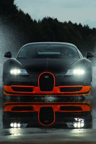 The Beast on Water: Bugatti Veyron Unleashed! 🏎️💦
