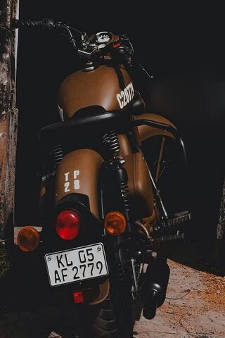 Royal Enfield: The Classic Ride of Adventure 🏍️✨