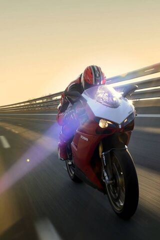 Adrenaline on Two Wheels: The Thrill of Moto Racing 🏍️💨