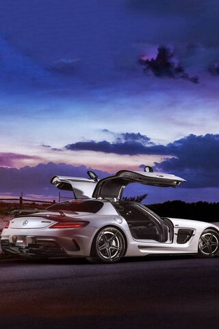 The Iconic Mercedes SLS AMG: A Masterpiece of Engineering 🚗✨