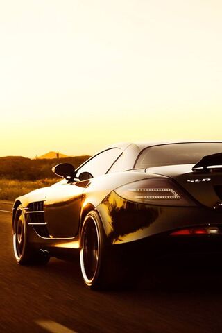 The Iconic Mercedes SLR: A Masterpiece on Wheels 🚗✨