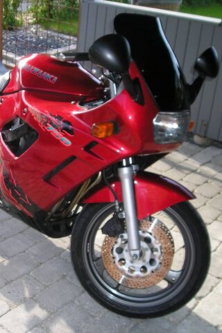 The Iconic Suzuki GSX 750 F: A Sportbike Legend 🏍️✨