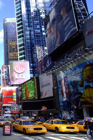 The Buzz of the Big Apple: Yellow Cabs in Times Square 🚖✨