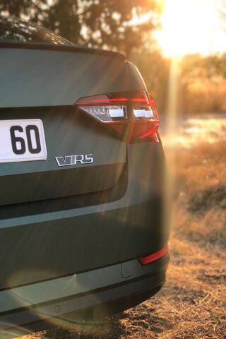 Skoda Superb: The Epitome of Elegance and Performance 🚗✨