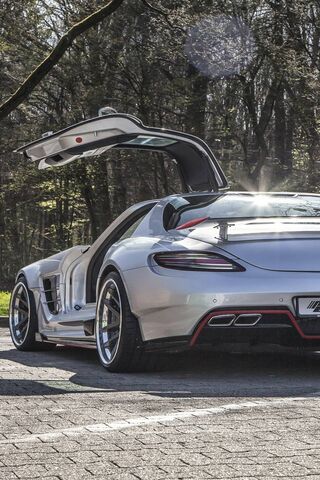 The Iconic Mercedes-Benz SLS: A Masterpiece of Engineering 🚗✨