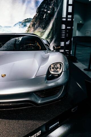 Porsche 918: The Pinnacle of Performance 🚗✨