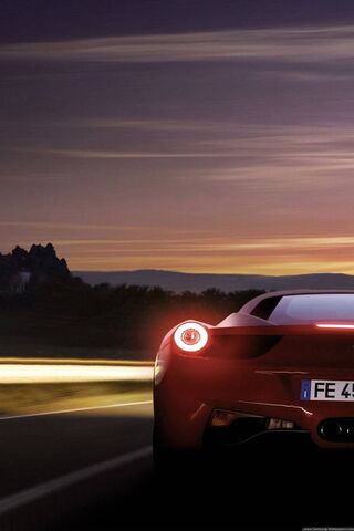 Ferrari 458 Italia: The Icon of Speed and Elegance 🚗✨