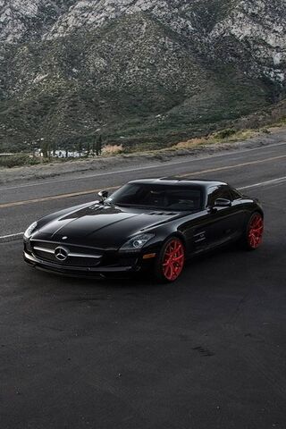 The Iconic Mercedes SLS AMG: A Masterpiece on Wheels 🚗✨