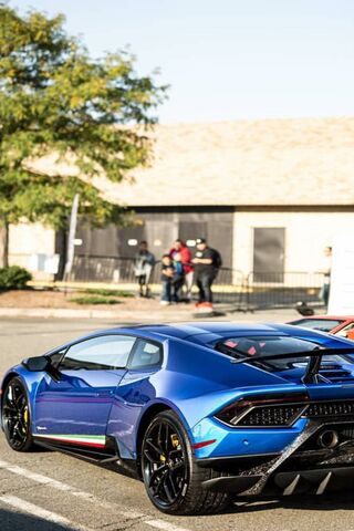Blue Thunder: The Lambo That Turns Heads! 🚗💨