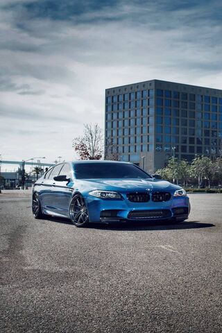 The Powerhouse on Wheels: BMW M5 🚗💨