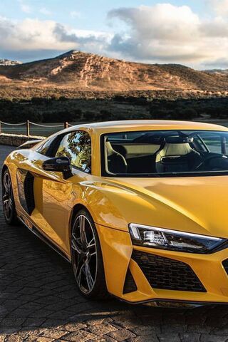 The Bold Beauty: 2019 Audi R8 in Radiant Yellow 🚗✨