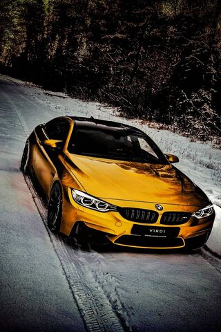Golden Elegance: The BMW M4 in Winter Wonderland ✨🚗