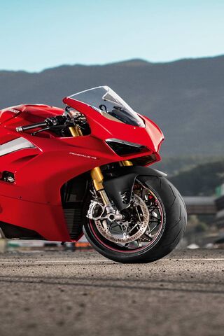 Ducati V4 S: The Pinnacle of Performance 🏍️🔥