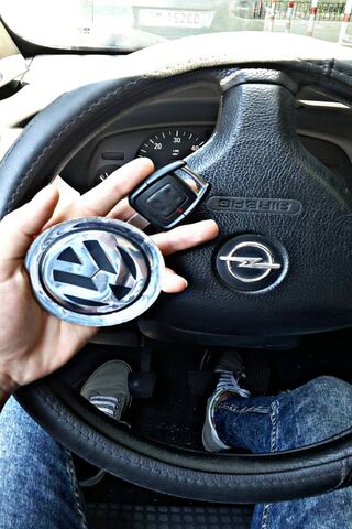 Opel Meets Volkswagen: A Unique Car Moment 🚗✨