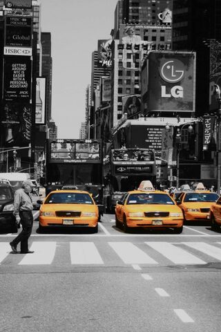 The Iconic Yellow Cab: A New York City Staple 🚖✨