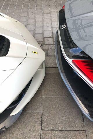 The Pinnacle of Performance: Hypercar Showdown 🚗💨