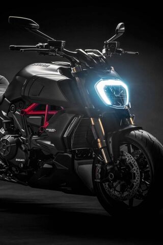 Ducati Diavel: The Beast on Two Wheels 🏍️🔥