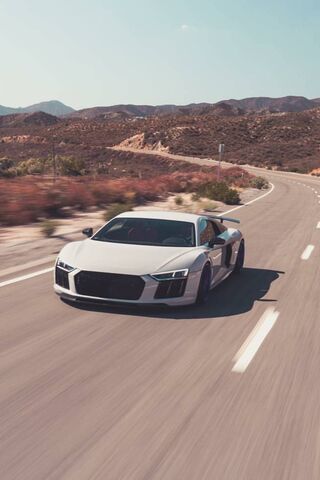 Unleashing Power: The Audi R8 V10 Plus 🚗💨
