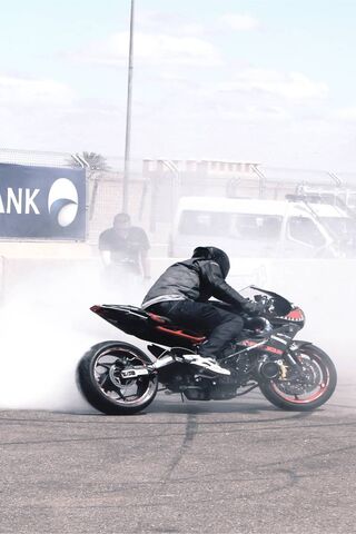 Thrill of the Stunt: Motorcycle Mastery 🏍️💨