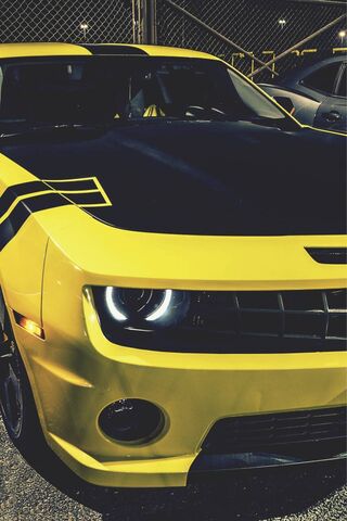 Camaro Blazing: A Bold Statement on Wheels! 🚗🔥