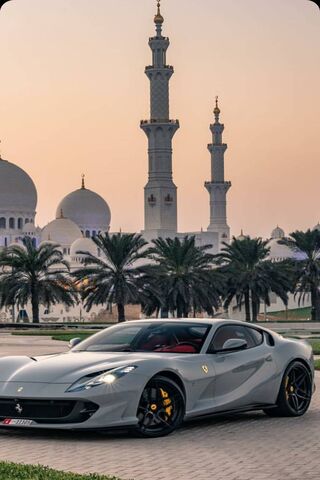 Ferrari 812 Superfast: A Masterpiece of Speed and Elegance 🚗✨