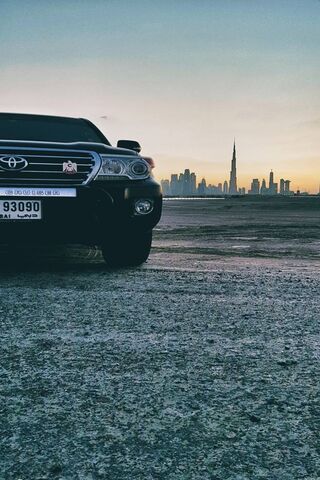 Urban Legend: A Drive Through Dubai