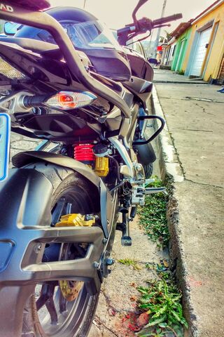 Pulsar 200ns: The Thrill of the Ride! 🏍️✨