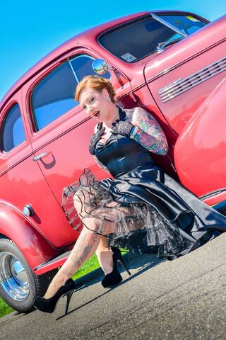 Pin-Up Model