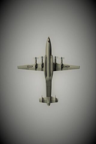 Antonov 22A: The Mighty Soviet Transporter ✈️