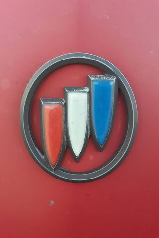 The Iconic Buick Emblem: A Symbol of American Automotive Heritage 🚗✨