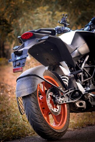 The Thrill of the KTM Duke 200 🏍️🔥