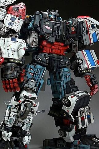 Transformers Unite: The Ultimate Autobot Warrior! 🤖✨