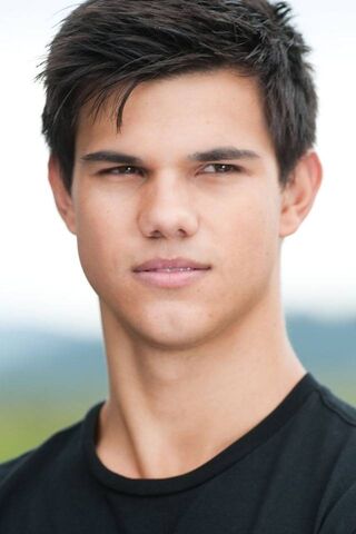 The Charismatic Star: Taylor Lautner 🌟