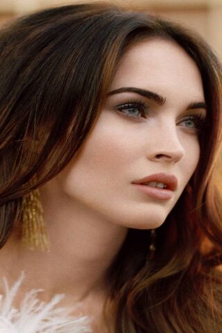 Radiant Elegance: A Glimpse of Beauty